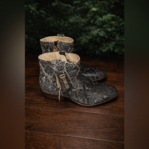 Dingo Clementine Leather Ankle Boots